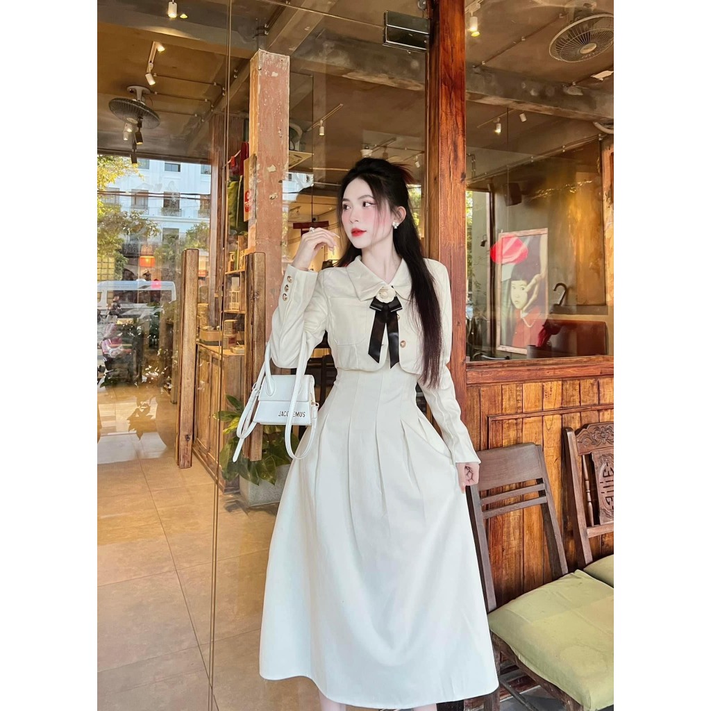 Set Váy Nữ Tiểu Thư Màu Kem Đầm 2 Dây Dáng Dài Mix Ao Khoác Ngoài Dáng Ngắn Cúc Dọc Kèm Nơ Hoa Nổi Freesize
