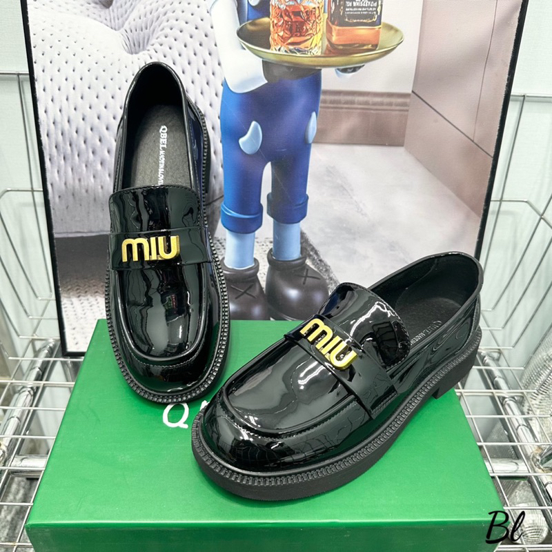 Giầy Moca Miu Khoá Ngang Đen Bóng/Mờ Full Size 35-39  -  By Anh Dinh Phuong