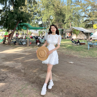 Đầm ren trắng tiểu thư cutout lưng tay bồng dễ thương