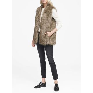 Áo gile lông B/\nana Faux fur vest Republic dành cho Nữ. Giá hãng đắt đỏ, hàng chính hãng, xịn 100%.