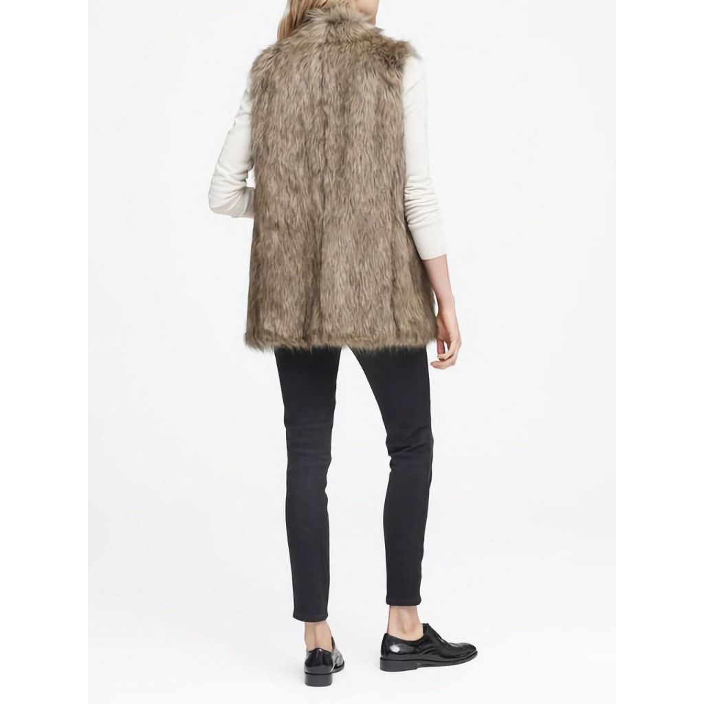 Áo gile lông B/\nana Faux fur vest Republic dành cho Nữ. Giá hãng đắt đỏ, hàng chính hãng, xịn 100%.
