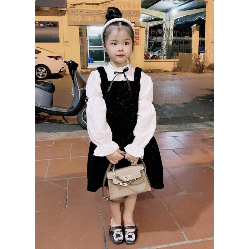 Set áo sơ mi bèo yếm nhung nhũ bé gái