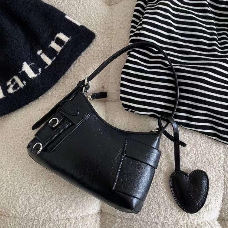 Túi da midi kèm móc trái tim , The Peace