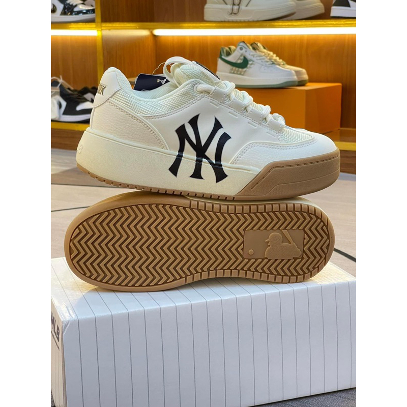 Giày sneaker bóng chày 2023 trắng phối chữ đế nâu