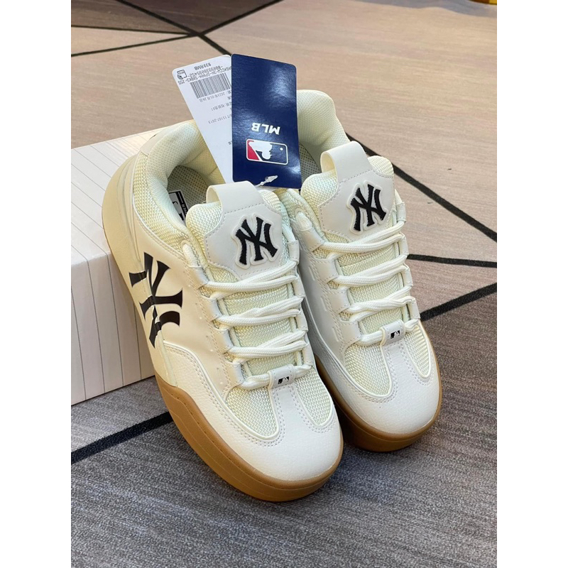 Giày sneaker bóng chày 2023 trắng phối chữ đế nâu