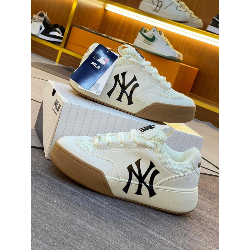 Giày sneaker bóng chày 2023 trắng phối chữ đế nâu