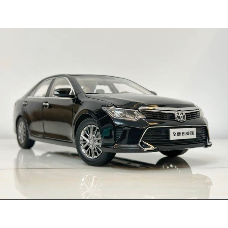 Mô hình Toyota Camry 2015 tỉ lệ 1:18
