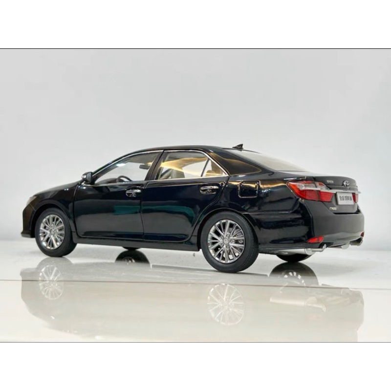 Mô hình Toyota Camry 2015 tỉ lệ 1:18