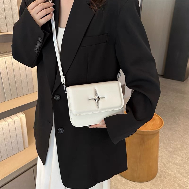 Túi xách nữ đeo chéo khoá sao dáng hộp vuông trẻ trung HT3282