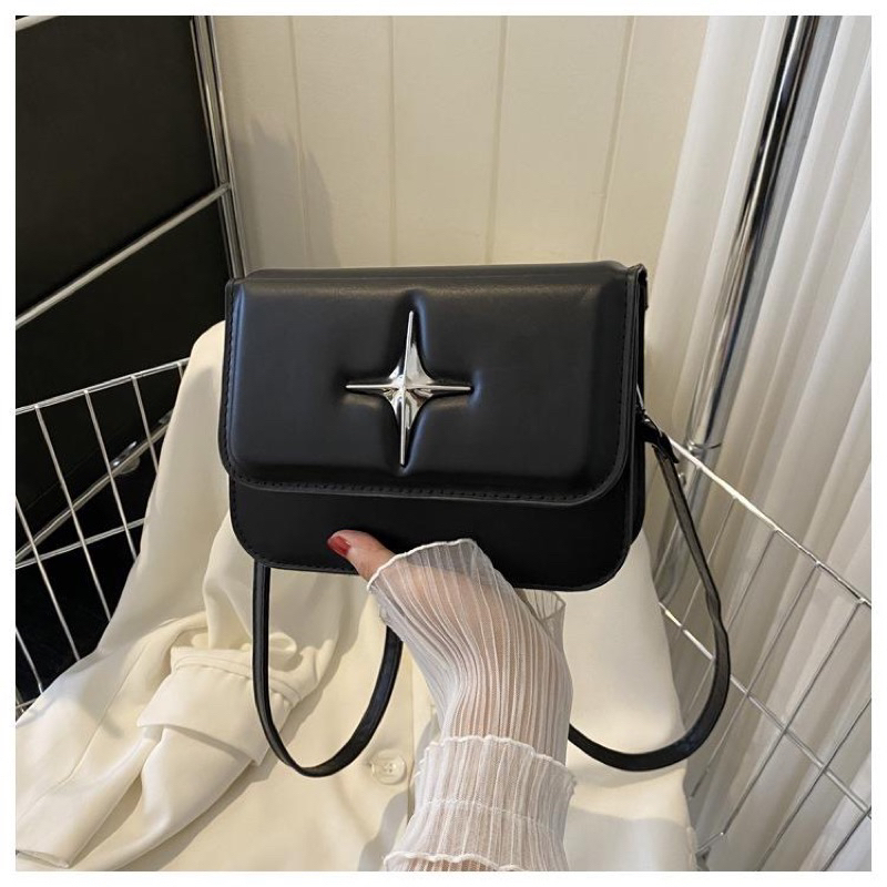 Túi xách nữ đeo chéo khoá sao dáng hộp vuông trẻ trung HT3282