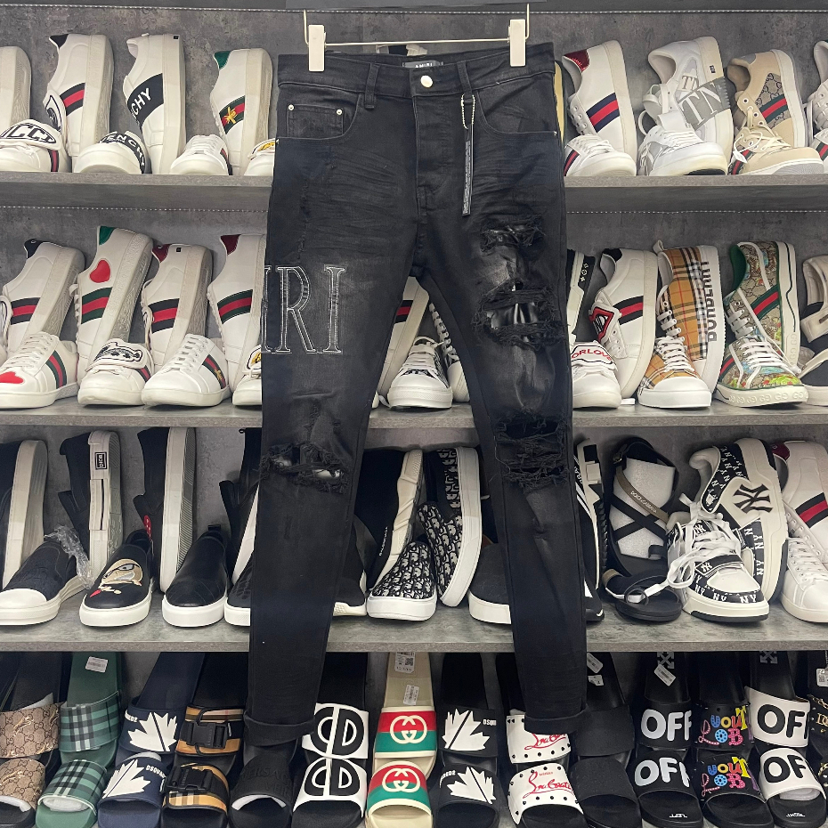Quần jean bò nam Amiri skinny đen xám thêu chữ da đùi rách xù vá phối túi da 4 cúc chữ boy phố chất đẹp