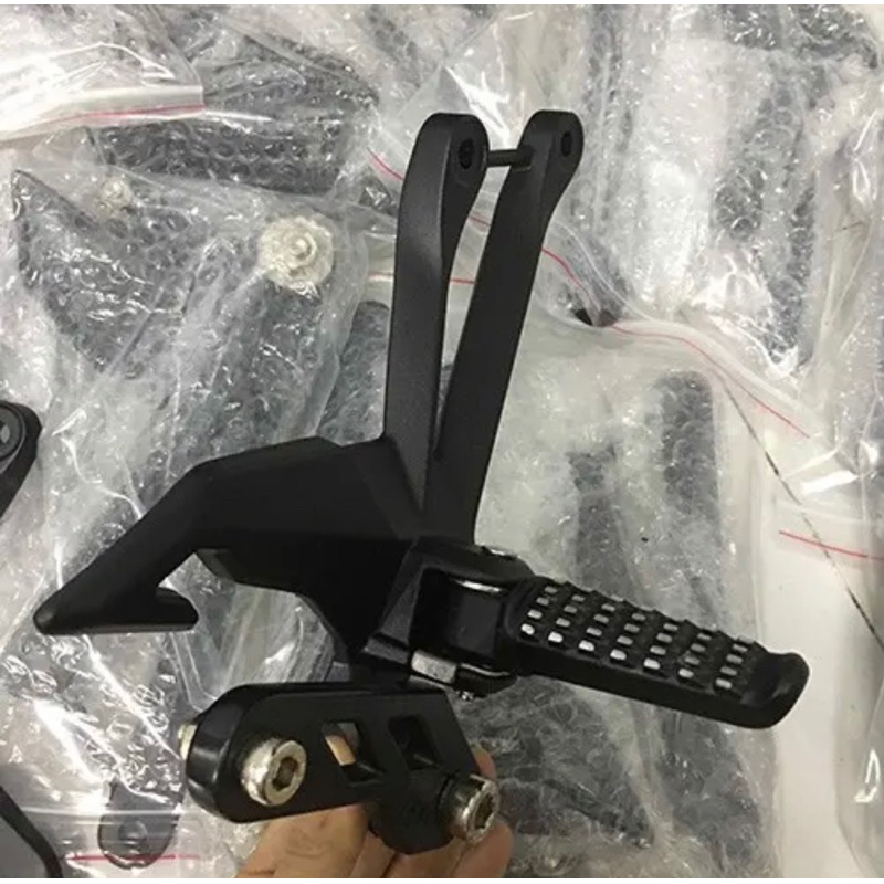 Gác chân Z1000 gắn ex150