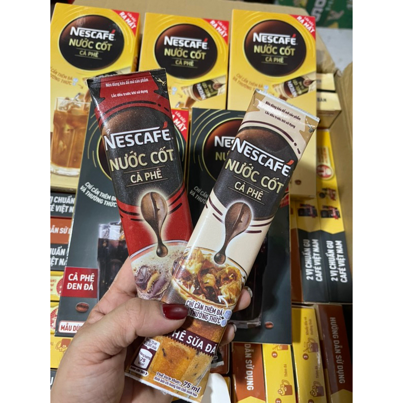 Hộp gồm 2 gói: 1 gói nước cốt cà phê đen đá + 1 gói nước cốt cà phê sữa đá.