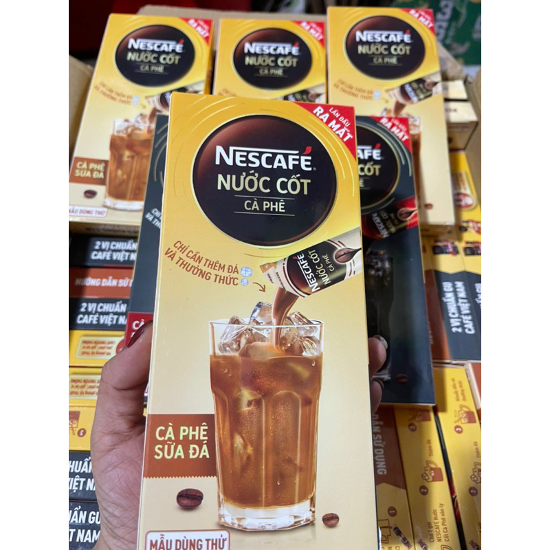 Hộp gồm 2 gói: 1 gói nước cốt cà phê đen đá + 1 gói nước cốt cà phê sữa đá.