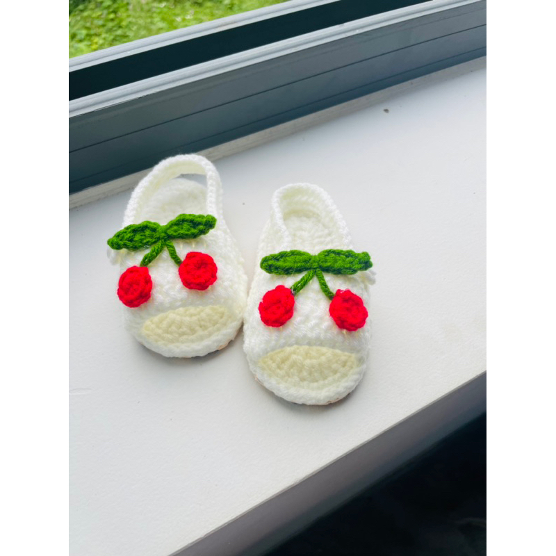 Giày sandal có quai hậu len quả cherry