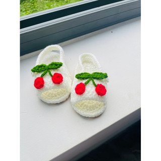 Giày sandal có quai hậu len quả cherry