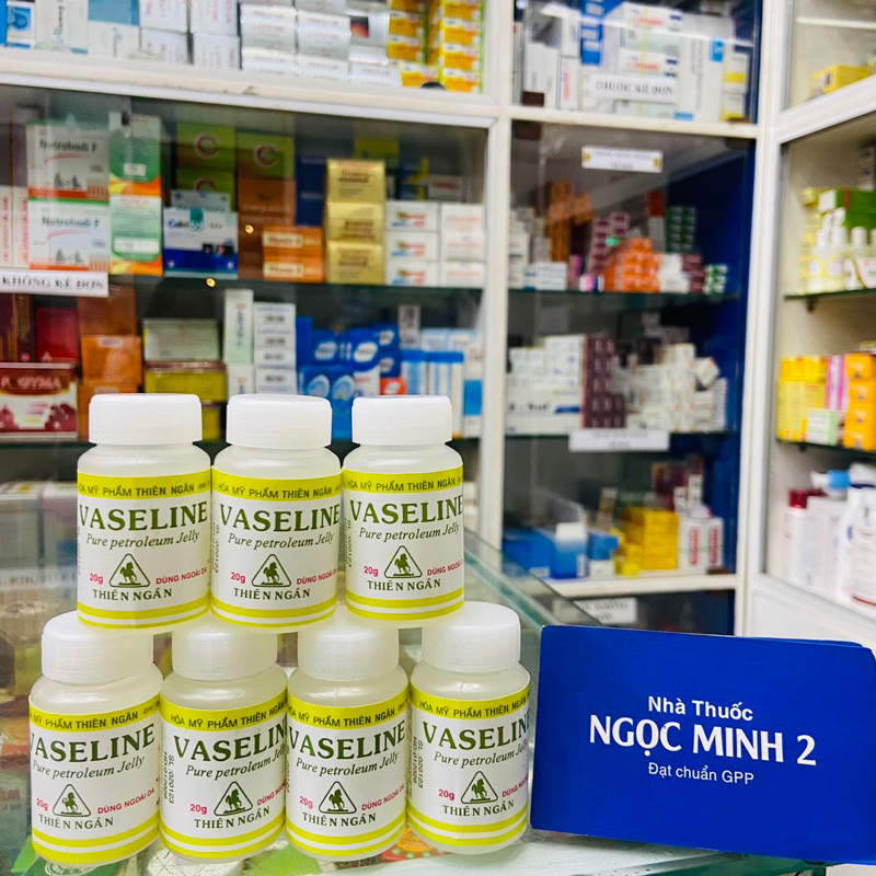 Vaseline pure petroleum Jelly dùng ngoài da