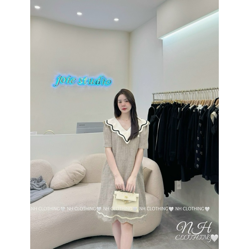 Váy dạ cổ lượn viền