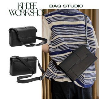 Giỏ đeo chéo basic trơn đen cho nam, túi đeo vai đi chơi du lịch phong cách cặp da PU cứng cáp Kindee.Workshop