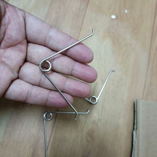 Lò xo chữ V cho kéo cắt cành, thân tròn