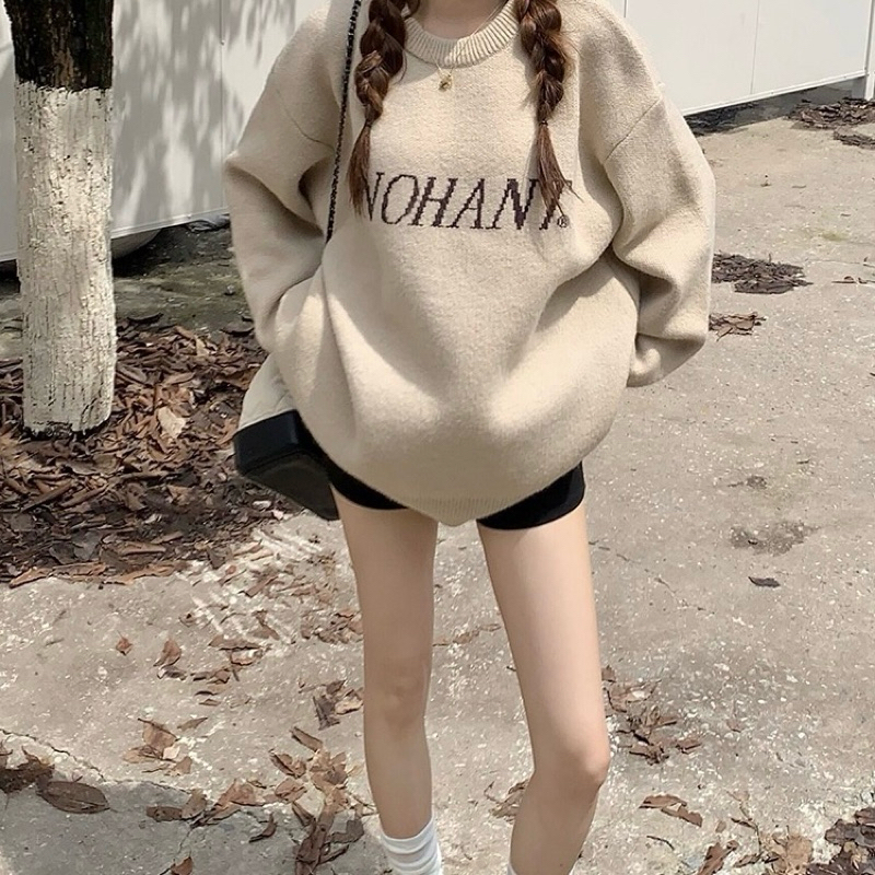 Áo len sweater cổ tròn màu be sữa thêu chữ dài tay oversize dấu quần chùm mông ulzzang màu trơn basic