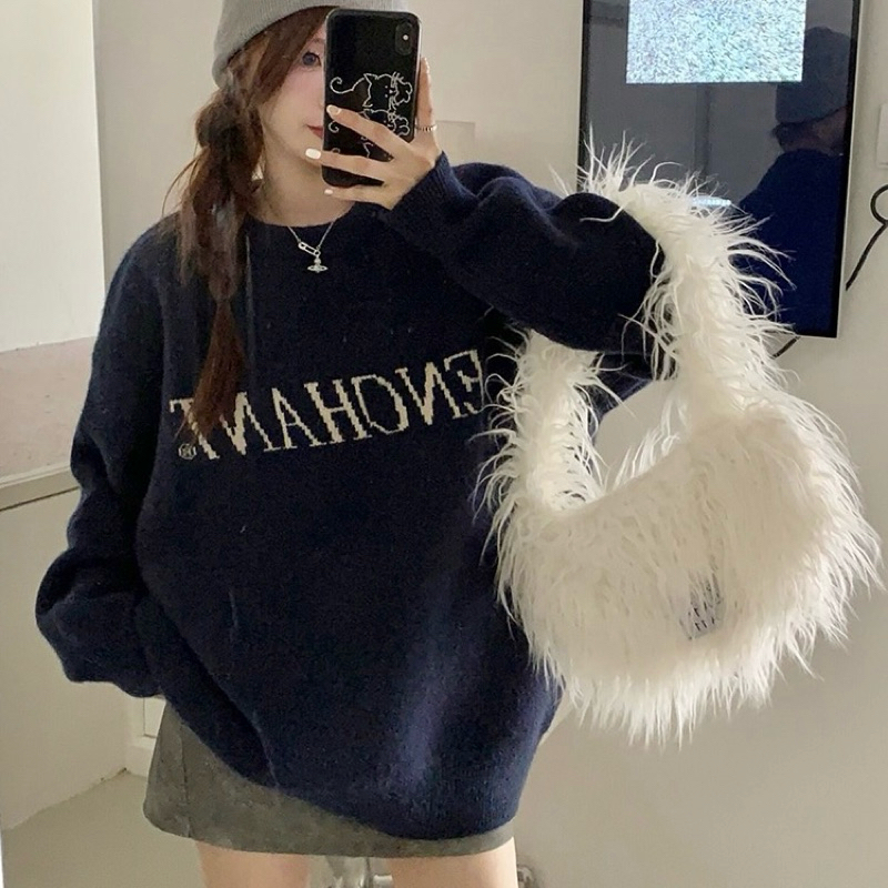 Áo len sweater cổ tròn màu be sữa thêu chữ dài tay oversize dấu quần chùm mông ulzzang màu trơn basic