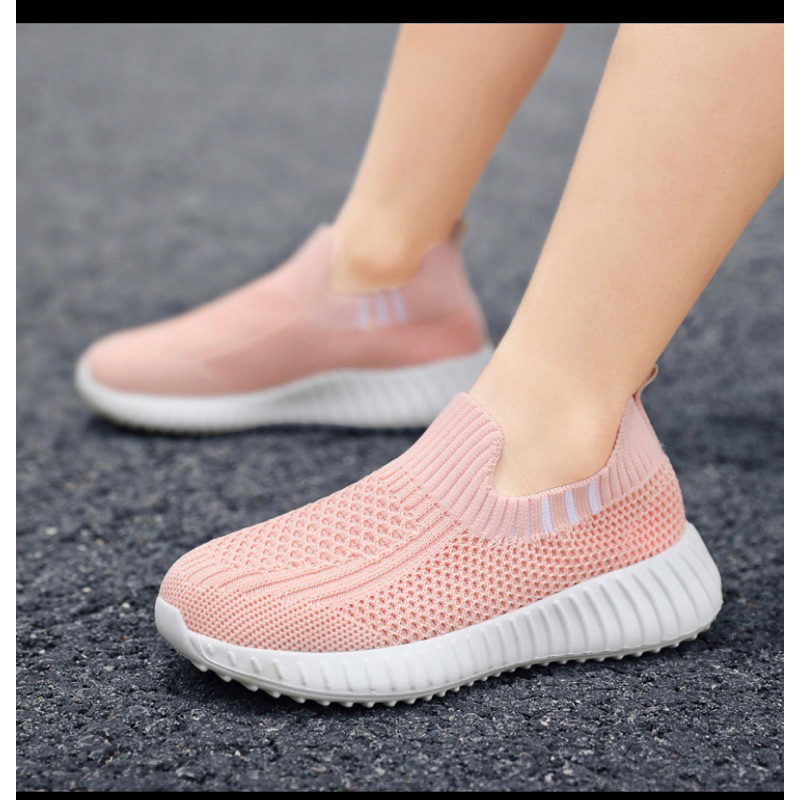 Giầy thể thao dành cho các bé siêu nhẹ- êm-dẻo. Hàng đẹp xuất dư. Size 28-40