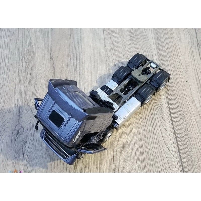 Xe Mô Hình Đầu kéo Howo TH7 hợp kim 1:36