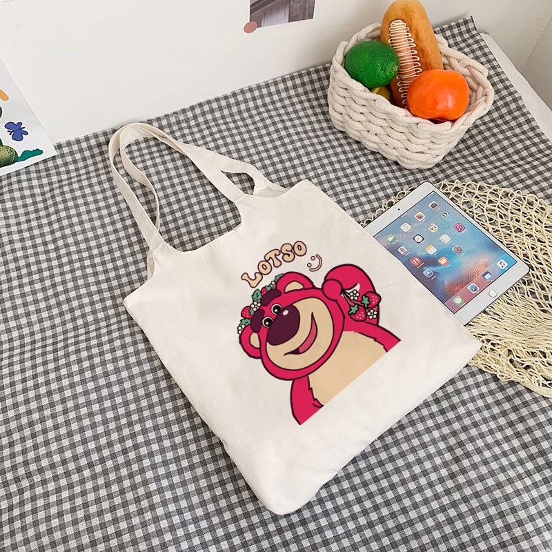 Túi Tote Vải Canvas Quai Tròn Gấu Dâu Hồng Lotso Có Khóa