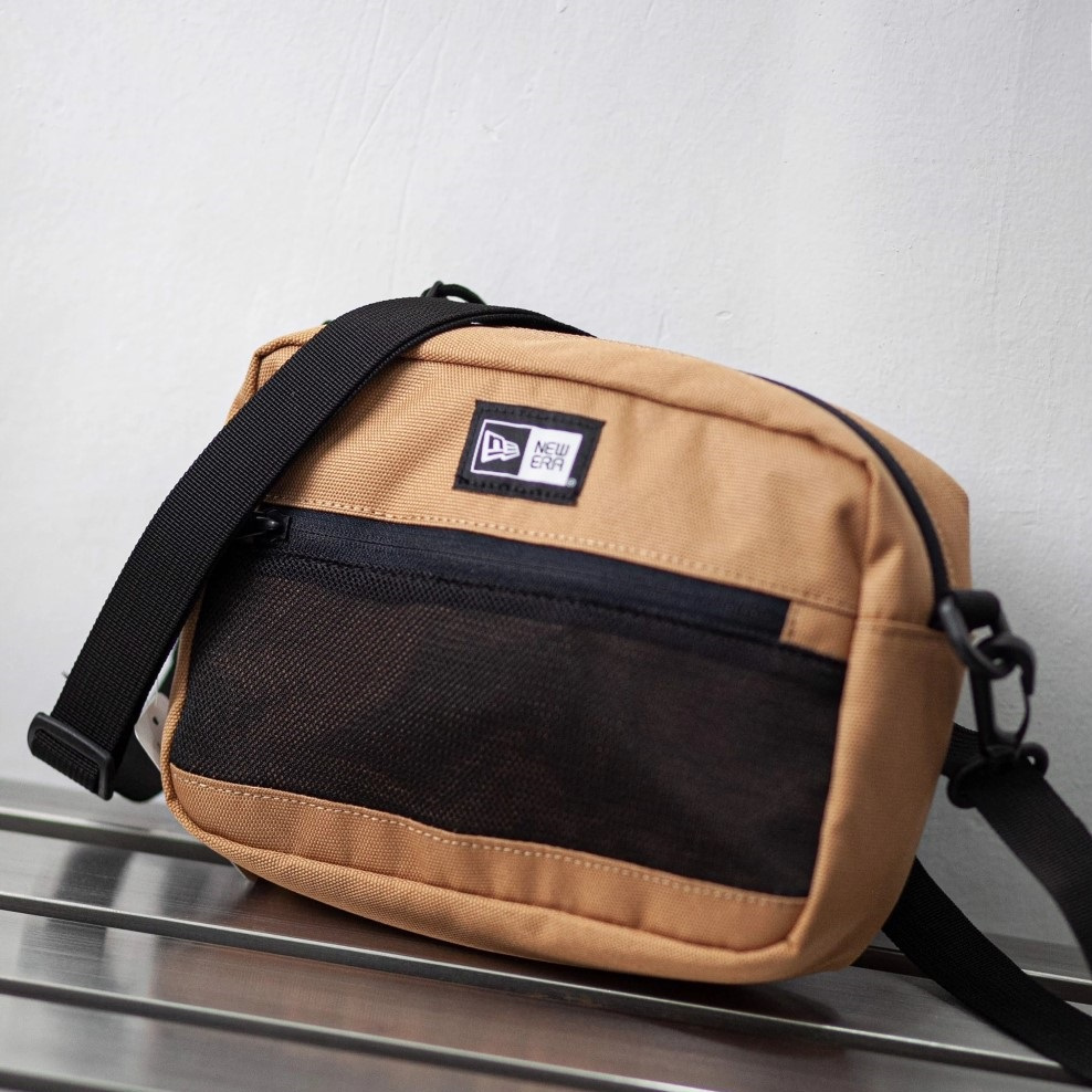 Túi đeo chéo thời trang nam nữ unisex New Era Shoulder Pouch Bag Brown xuất dư