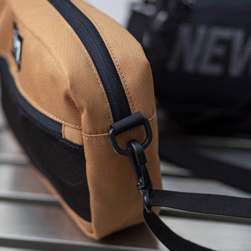Túi đeo chéo thời trang nam nữ unisex New Era Shoulder Pouch Bag Brown xuất dư