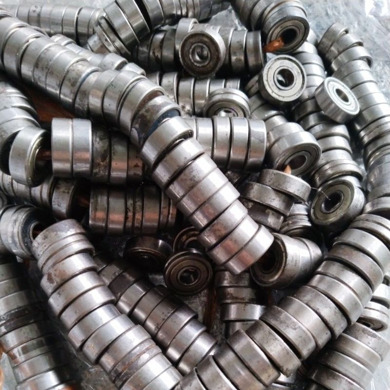 Vòng bi 608 Bạc đạn 608 Bạc đạn 608zz thao trong các máy móc ra, đã qua sử dụng