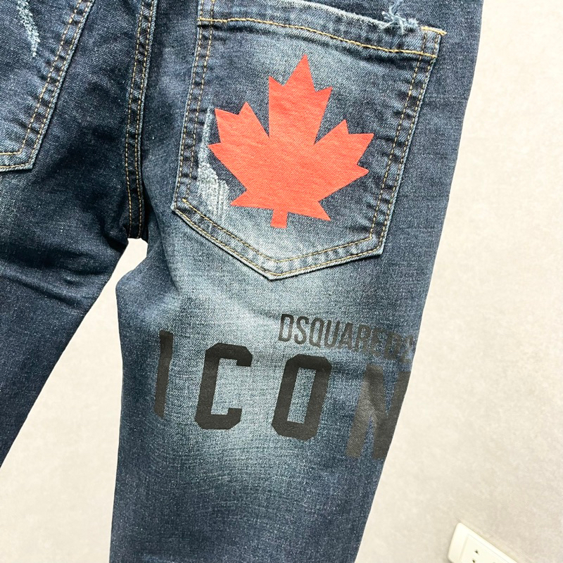 Quần jean bò nam Dsq2 xanh slimfit trơn cào xước in hình lá phong đỏ chữ ICON túi sau đơn giản QJ389P