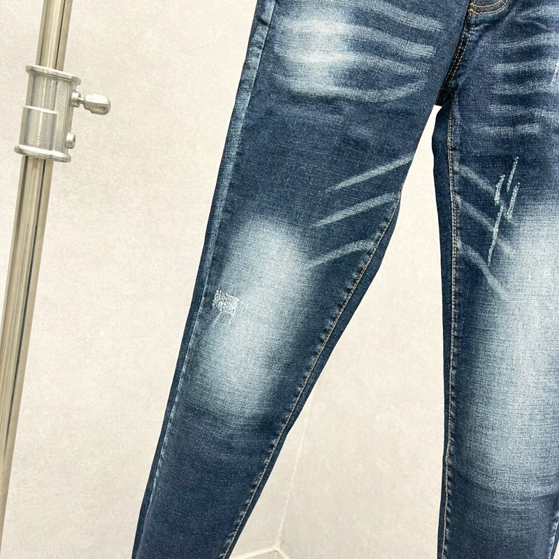 Quần jean bò nam Dsq2 xanh slimfit trơn cào xước in hình lá phong đỏ chữ ICON túi sau đơn giản QJ389P