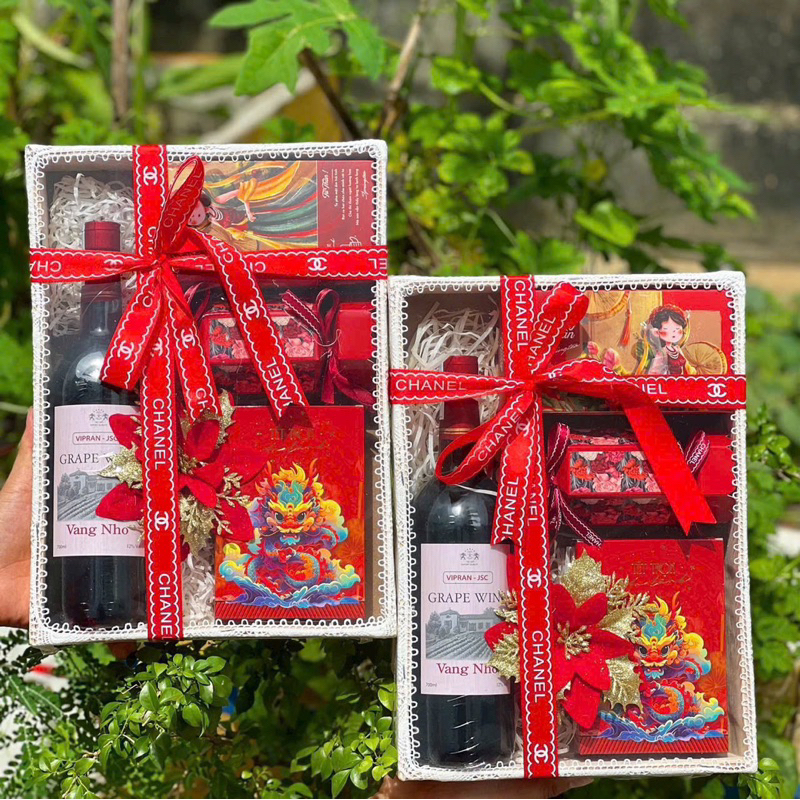 SET QUÀ TẾT BÁNH KẸO TRÀ VÀ 1 CHAI VANG  2024