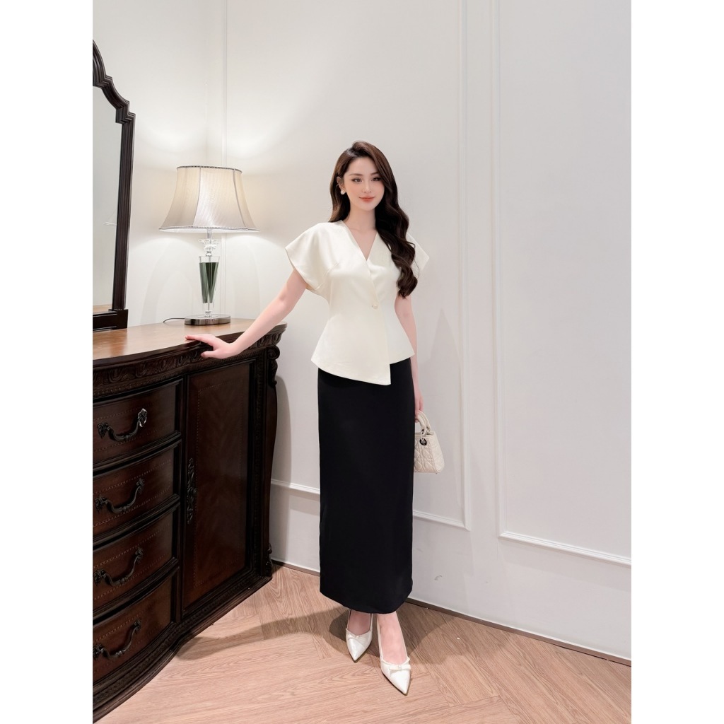 YAME - Set bán lẻ gồm áo kiểu nữ Juno cách điệu cổ V cao cấp, sang trọng + váy đen chất dạ tiểu thư AS182