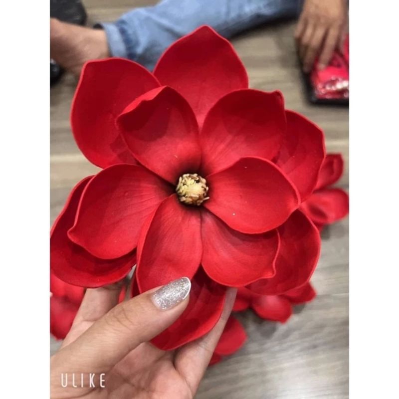 Hoa mộc lan trang trí tháp oản. bánh kẹo.đồ tết