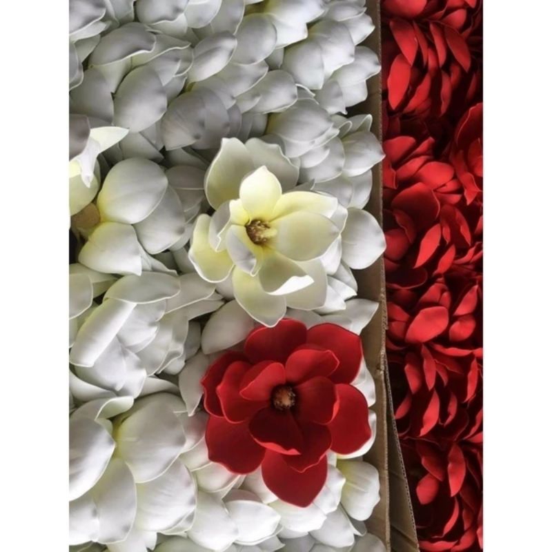 Hoa mộc lan trang trí tháp oản. bánh kẹo.đồ tết