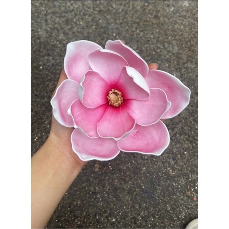 Hoa mộc lan trang trí tháp oản. bánh kẹo.đồ tết