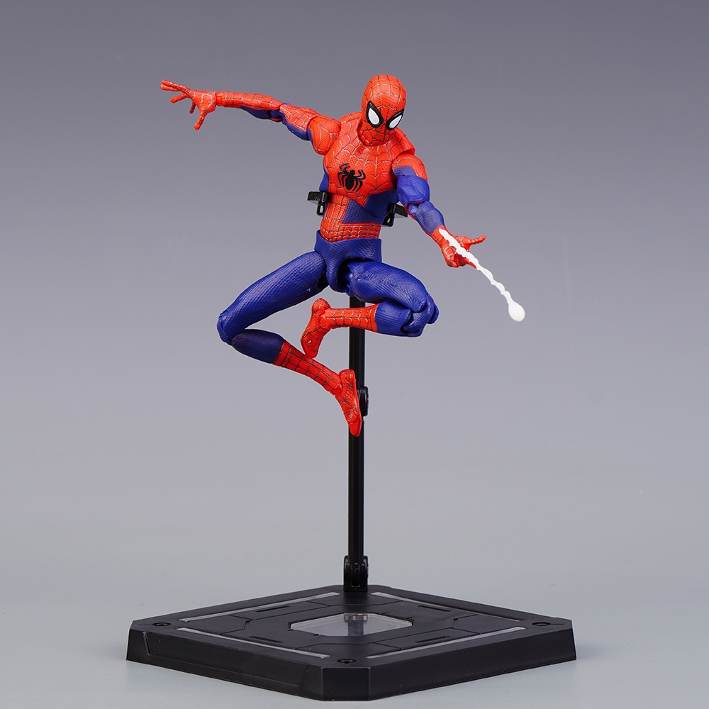 Mô hình Action figure MAFEX Spiderman HomeComing