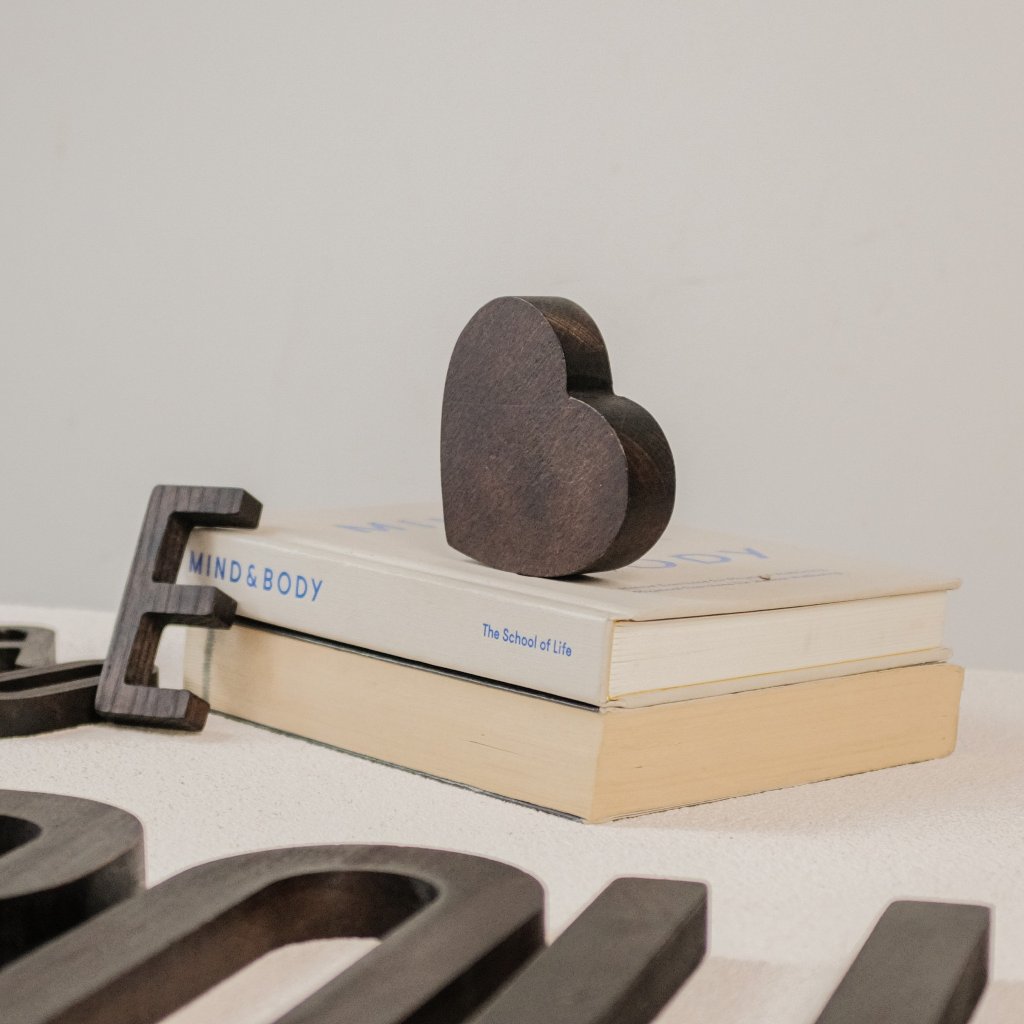 Trái tim gỗ Ash, decor trang trí, dán tường - khodogohanoi