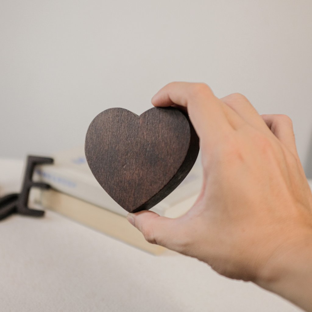 Trái tim gỗ Ash, decor trang trí, dán tường - khodogohanoi