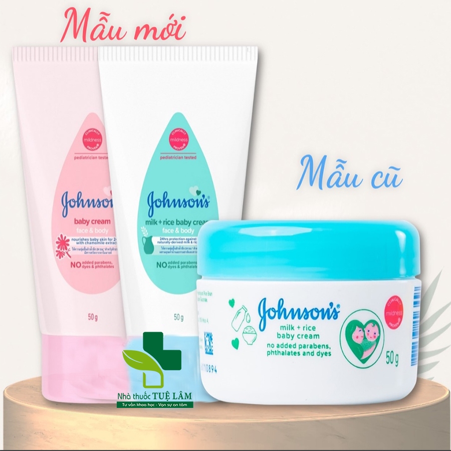 Kem dưỡng da chứa sữa và gạo Johnson Baby hộp 50g giúp bổ sung tinh chất sữa và vitamin B5 & E, giúp da mềm mịn