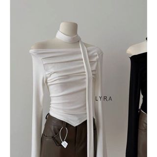 Lyra áo thun cổ thuyền vạt chéo xếp ly vai kèm dây cổ cá tính - csyac0188