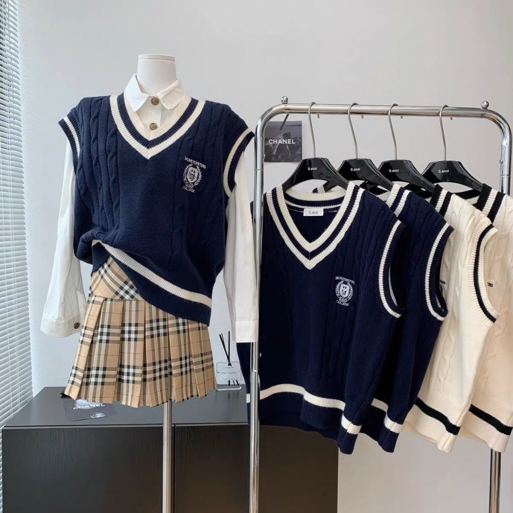 Áo Nữ, Áo Gile Len Nữ Thêu Huy Hiệu 2 Màu Siêu Xinh Hàng QCCC