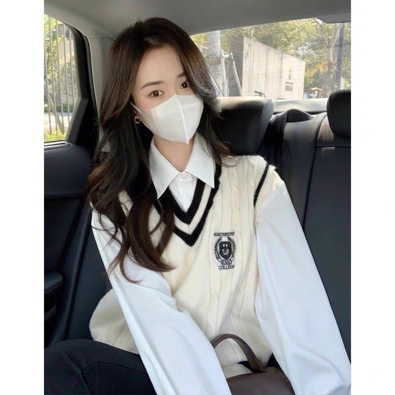 Áo Nữ, Áo Gile Len Nữ Thêu Huy Hiệu 2 Màu Siêu Xinh Hàng QCCC