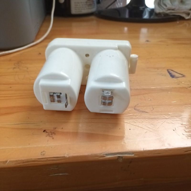 Hộp đựng pin bình nóng lạnh chạy bằng gas