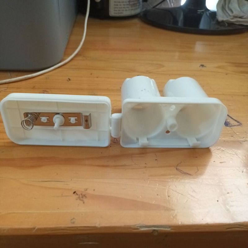 Hộp đựng pin bình nóng lạnh chạy bằng gas