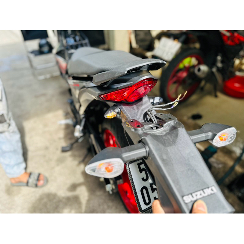 Dè chống gãy vân Carbon Raider và Satria