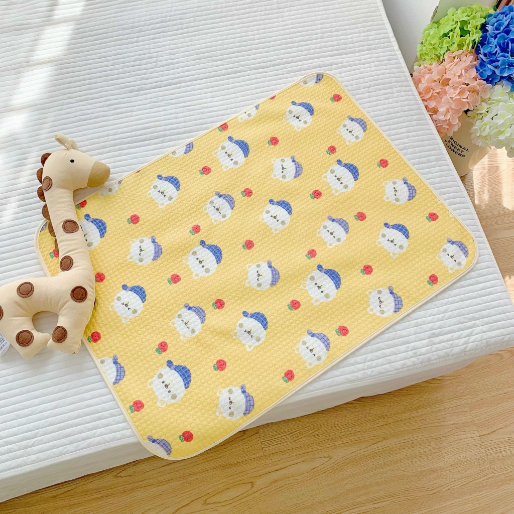 Tấm lót chống thấm cho bé sơ sinh size 50x70cm, 4 lớp mềm mại, họa tiết đáng yêu